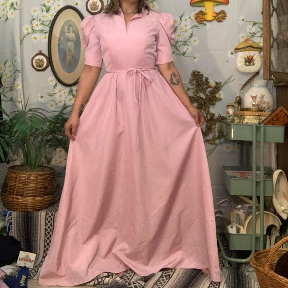 Victorian ruffle neck pale pink formal maxi dress - Picture 4 of 7
